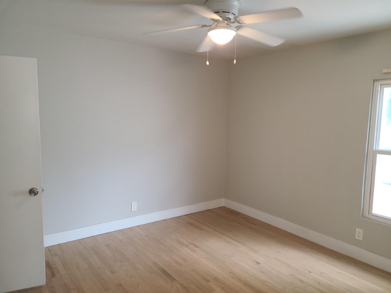 Building Photo - 413 W Acacia Ave