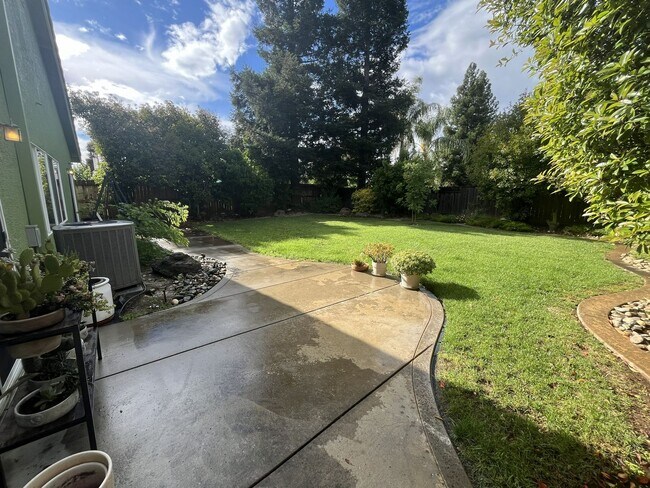 Building Photo - 9577 Fetlock Way