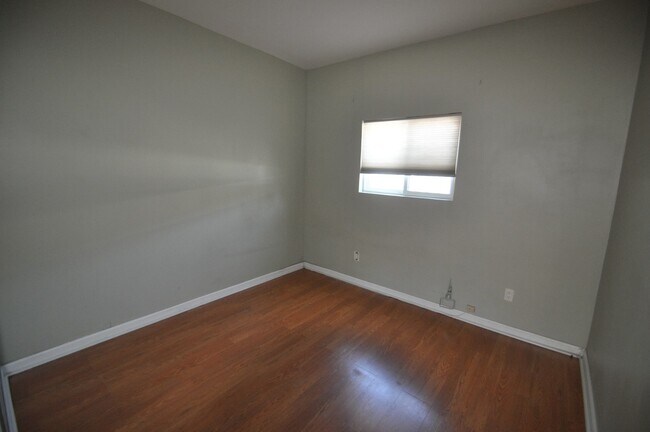 Building Photo - 4BR/2BA house with View, private yard!