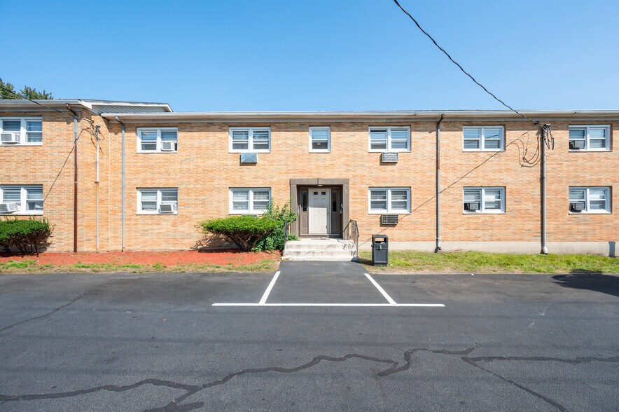 Primary Photo - 35 Deerfield Ct