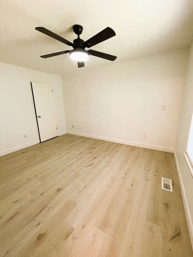 Building Photo - $2775 - Beautiful 3-Bedroom Home in Fronte...