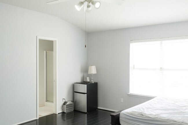 Building Photo - 18311 Olive Leaf Dr