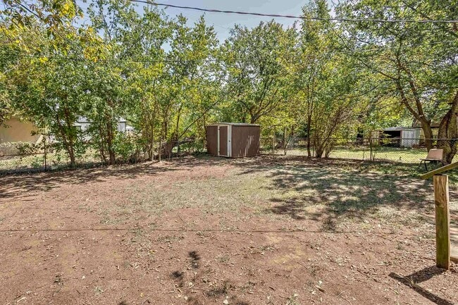 Building Photo - 606 N I St