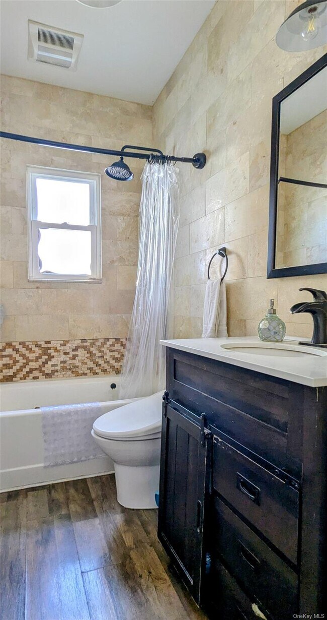 Building Photo - 28 E Walnut St