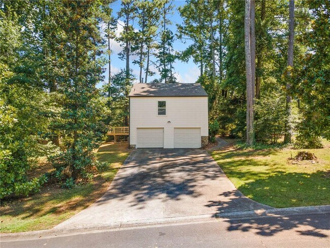 Building Photo - 4060 Oak Ferry Dr NE