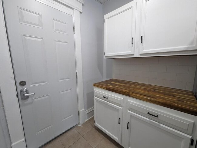 Building Photo - 124 S 2nd St