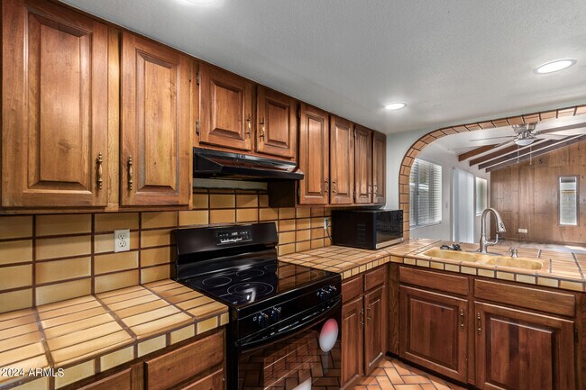 Building Photo - 3827 W Meadow Dr