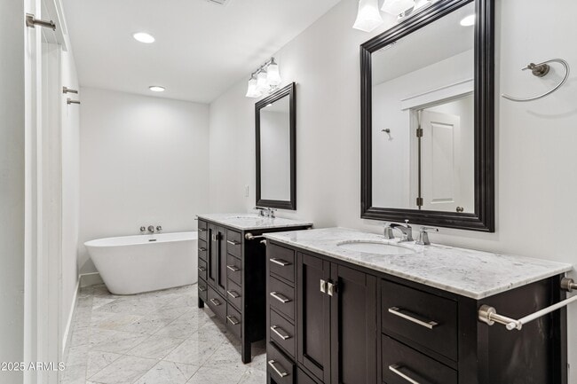 Building Photo - 6953 E Lafayette Blvd