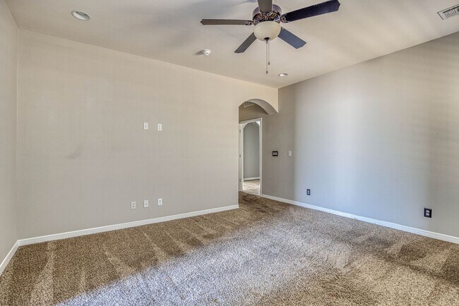 Building Photo - Beautiful East side House