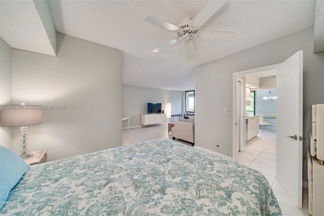 Building Photo - 7400 Radice Ct