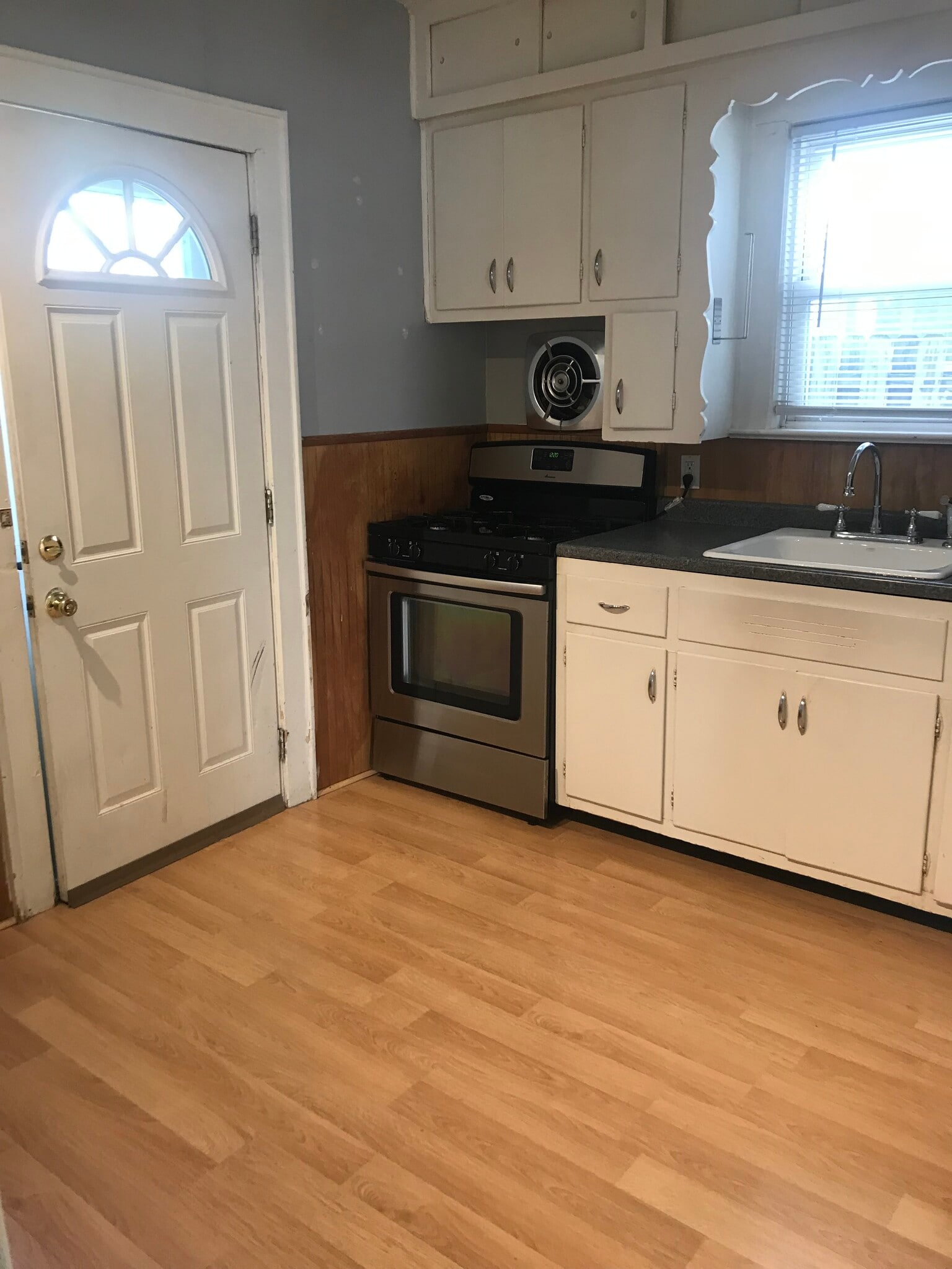 Building Photo - 27 James St