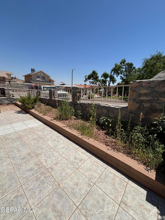 Building Photo - 3228 Mountain Ridge Dr