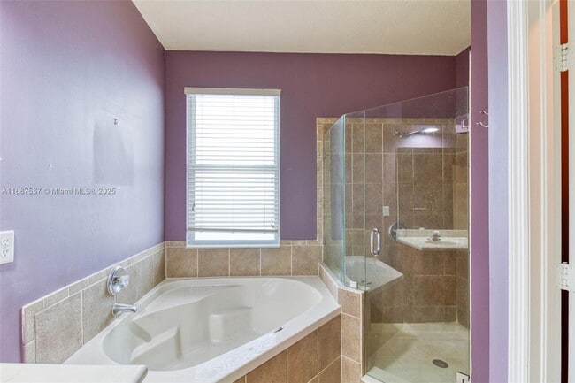 Building Photo - 3769 SW 51st St