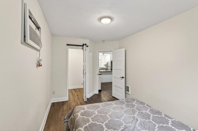 Building Photo - Newly Remodeled 2Bed 1Bath Townhome in Prior Lake!