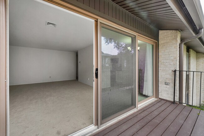 Building Photo - 247 Hamilton Ave