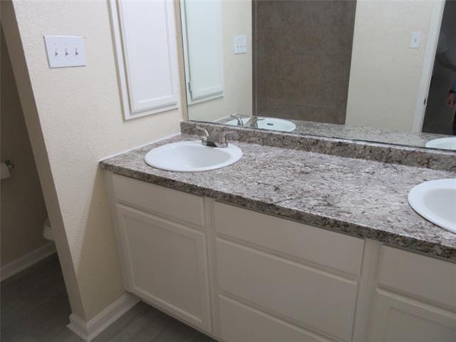 Building Photo - 1345 Roan Dr