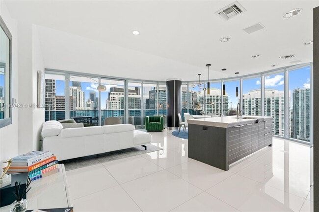Building Photo - 200 Biscayne Blvd Way