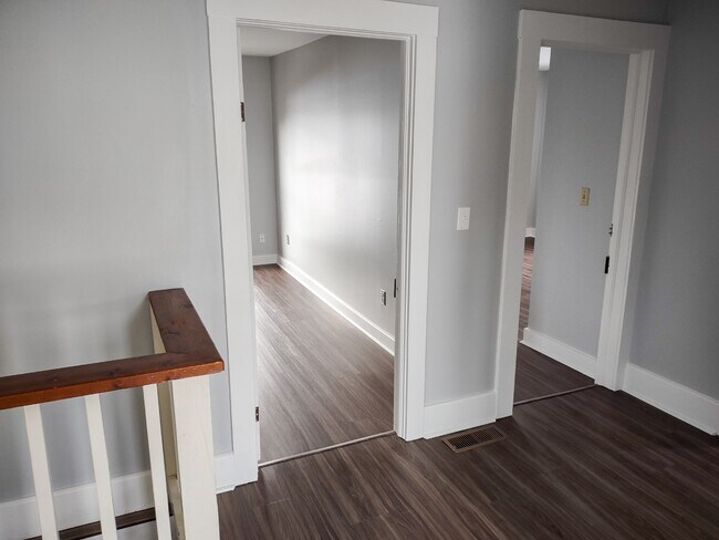 Building Photo - 506 SE 6th Ave