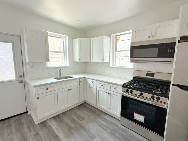 Building Photo - 1520 S Myrtlewood St