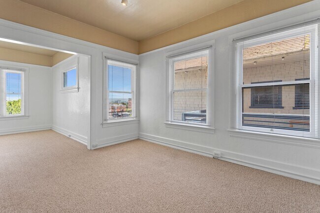 Building Photo - 1 Bedroom with den close to SW! Walking distance to Providence Park!