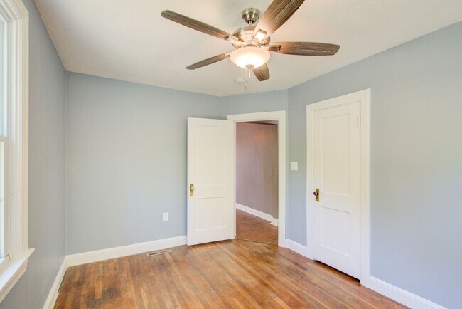 Building Photo - Renovated Home on Quiet Cul-De-Sac