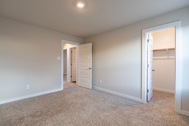 Building Photo - Beautiful 4 Bedroom, 2.5 Bathroom home in Manor!!!