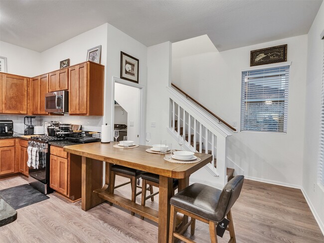 Building Photo - 420 Magnolia Ln