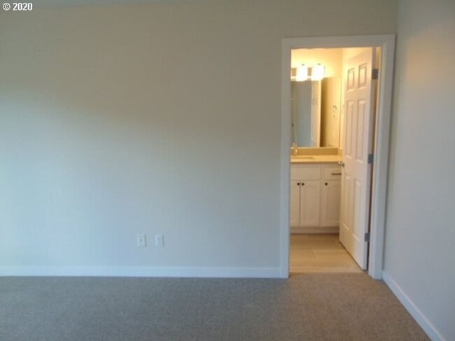 Building Photo - Beautiful 4 Bedroom Home with 2.5 Baths lo...