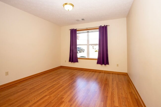Building Photo - Two Bedroom Apartment