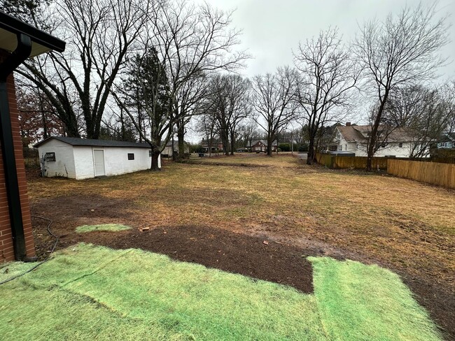 Building Photo - 4-Bedroom Ranch Home