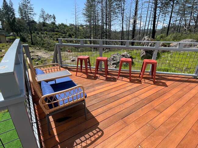 Building Photo - 323 Bodmer Ln