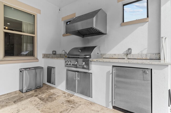 Building Photo - 10414 Angel Oak Ct