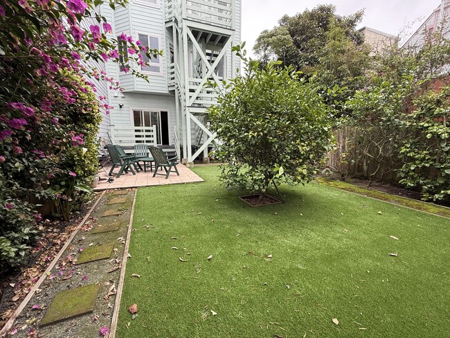 Building Photo - 161 4th Ave