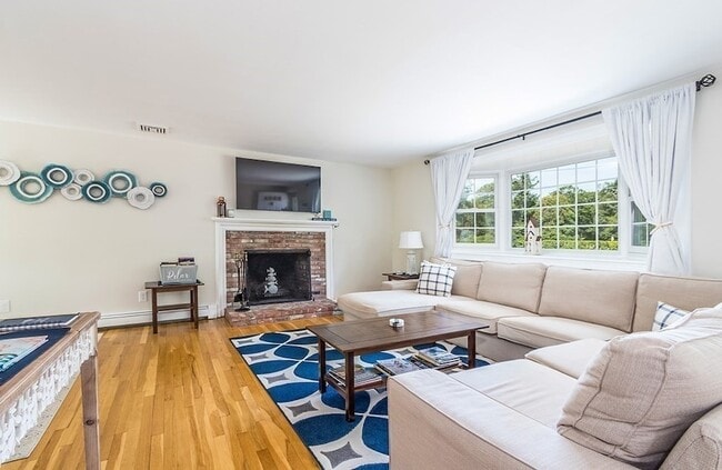 Building Photo - 67 Old Post Rd