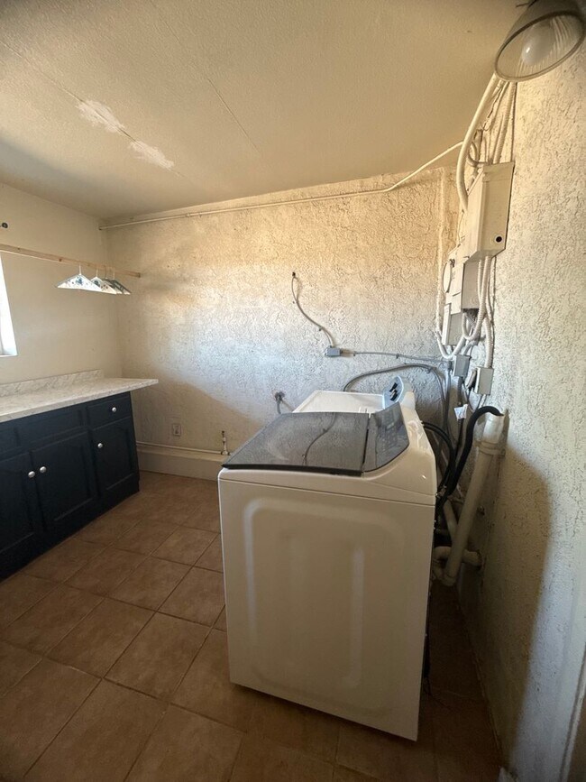 Building Photo - 426 Southwind Dr