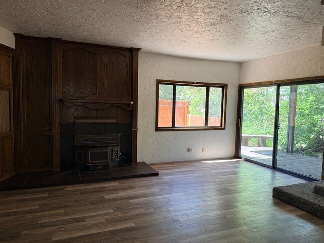 Building Photo - 4 Bed 2.5 Bath House with yard in McLaren Ranch