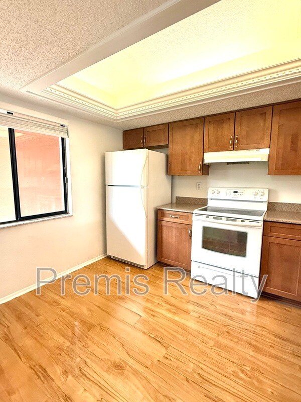 Building Photo - 141 Lakeside Dr