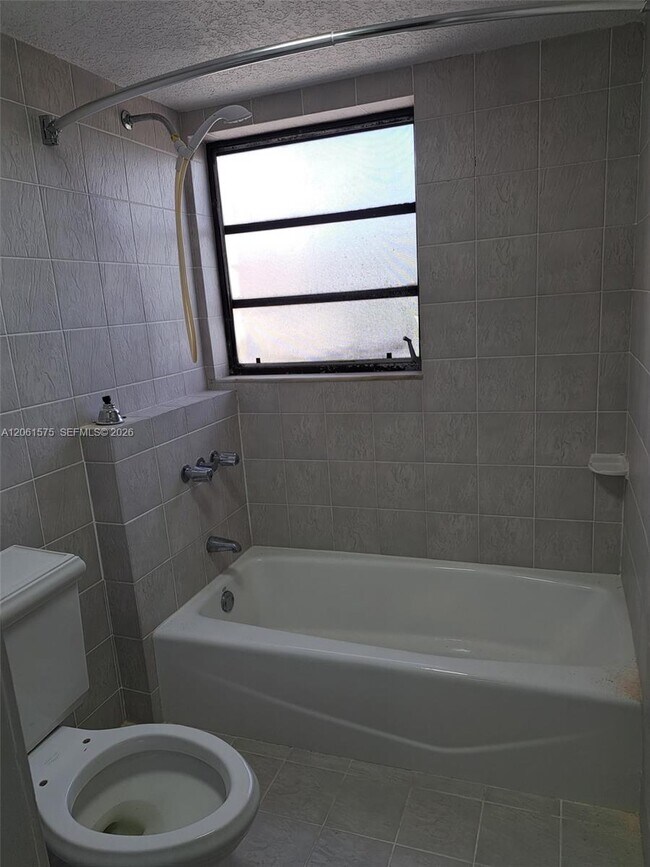 Building Photo - 8860 SW 123rd Ct