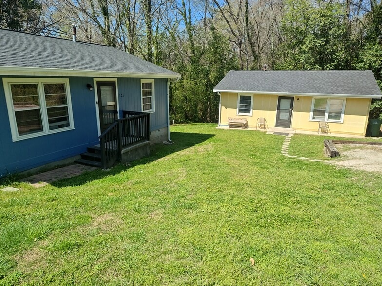 Building Photo - 101 Blue Ln