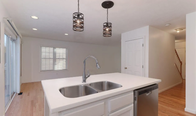 Building Photo - Spacious & Stylish 4-Bed, 4-Bath Townhome in Desirable North Normal