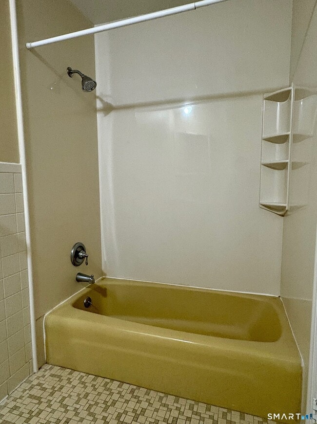 Building Photo - 146 Carriage Path S