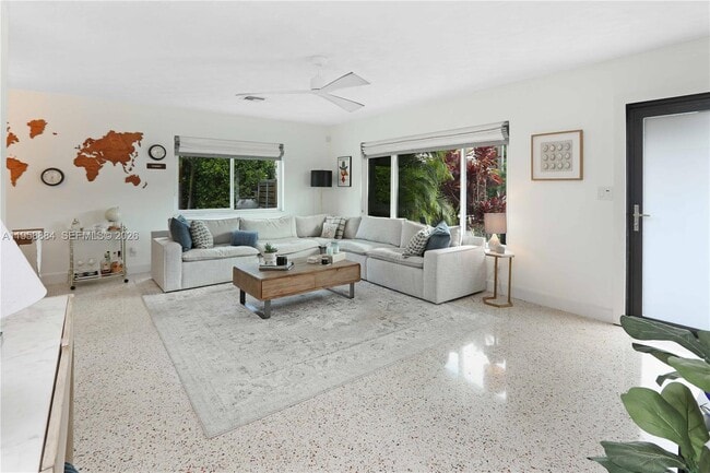 Building Photo - 930 N 11th Ct