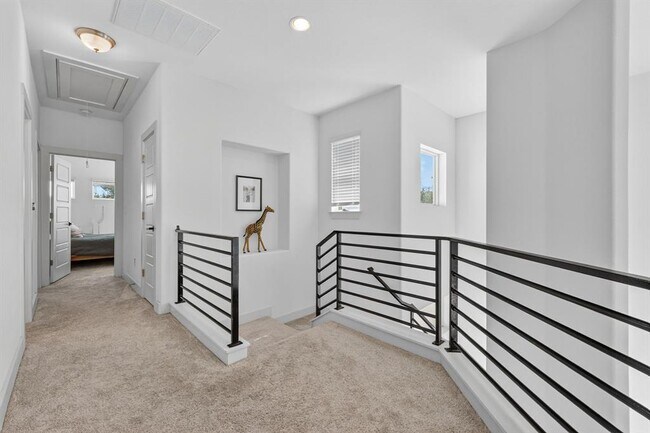 Building Photo - 2206 Hermia St