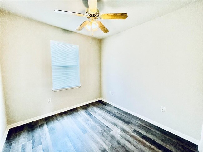 Building Photo - 7509 Lazy Creek Dr