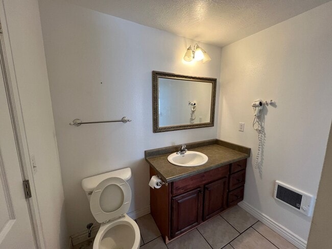 Building Photo - 163 E 70 S