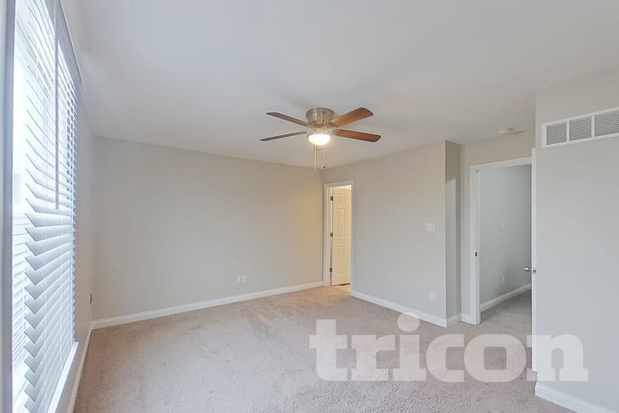 Building Photo - 3301 N Mester St