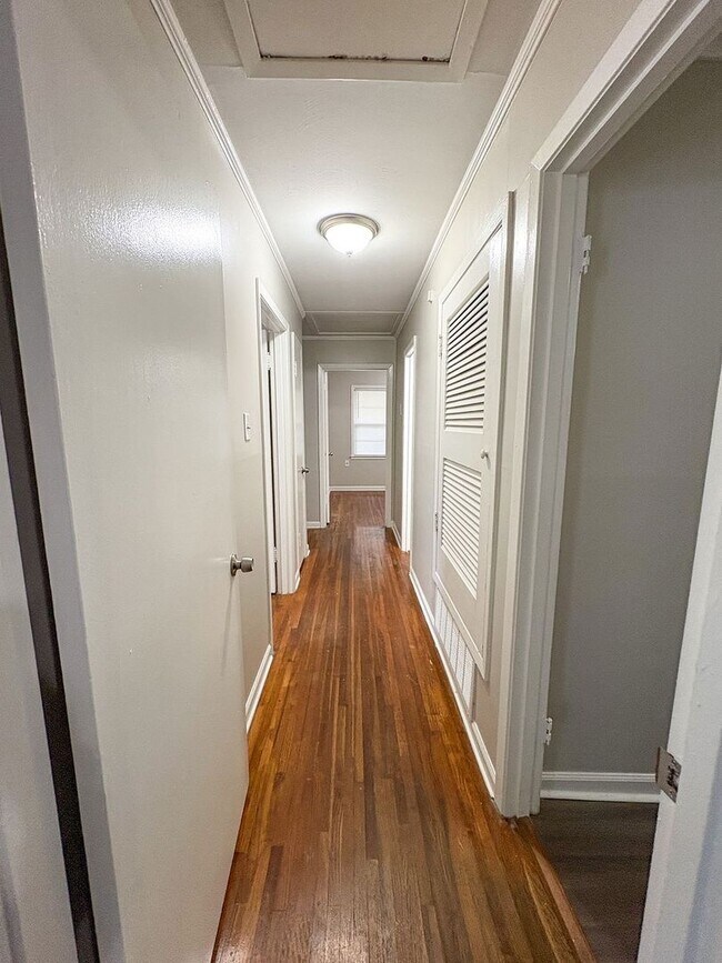 Building Photo - 4 bedroom, 2 bathroom house near Perkins and Willow / Colonial Acres area of Memphis