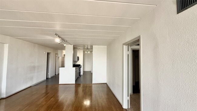 Building Photo - 5400 Memorial Dr