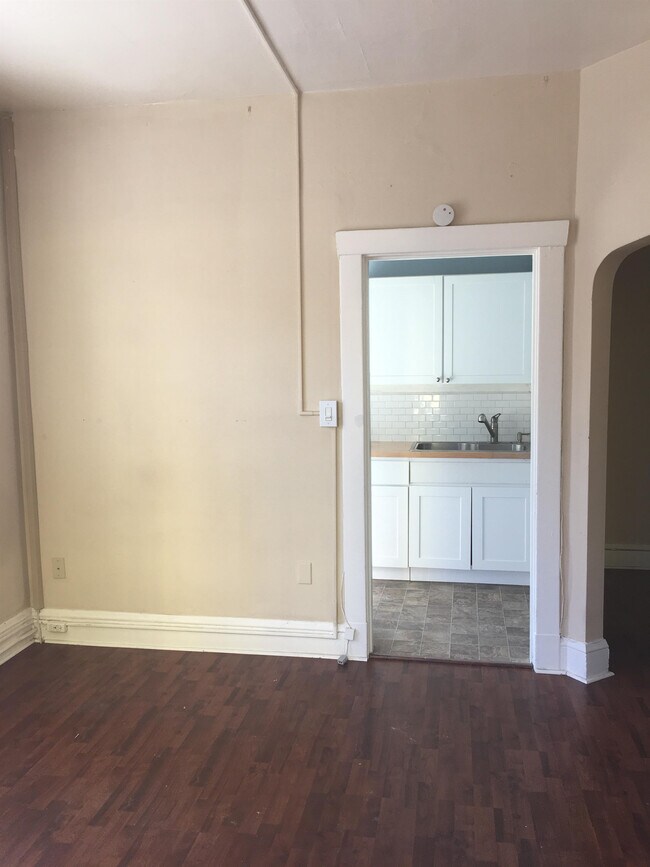 Building Photo - 3016 1st Ave