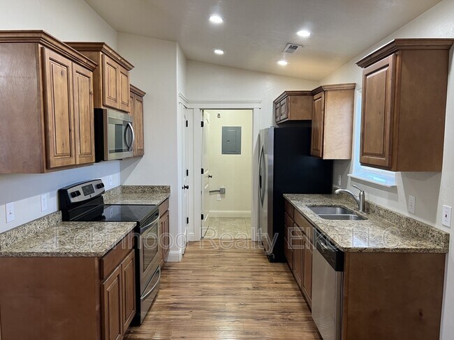 Building Photo - 279 Country Club Pkwy